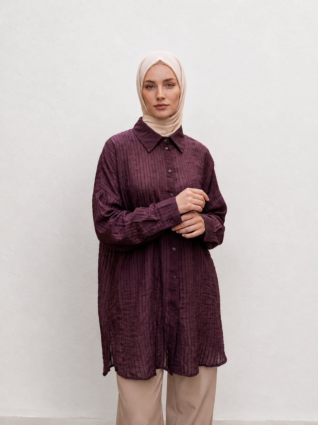CS Dokulu Oversize Uzun Gömlek – Mürdüm